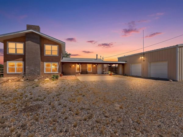 257 Sunnyslope Street SW, Albuquerque, NM 87105