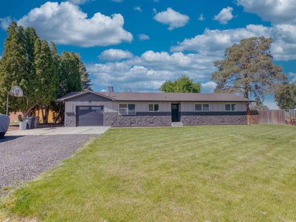 20803 N Friends Rd, Greenleaf, ID 83626