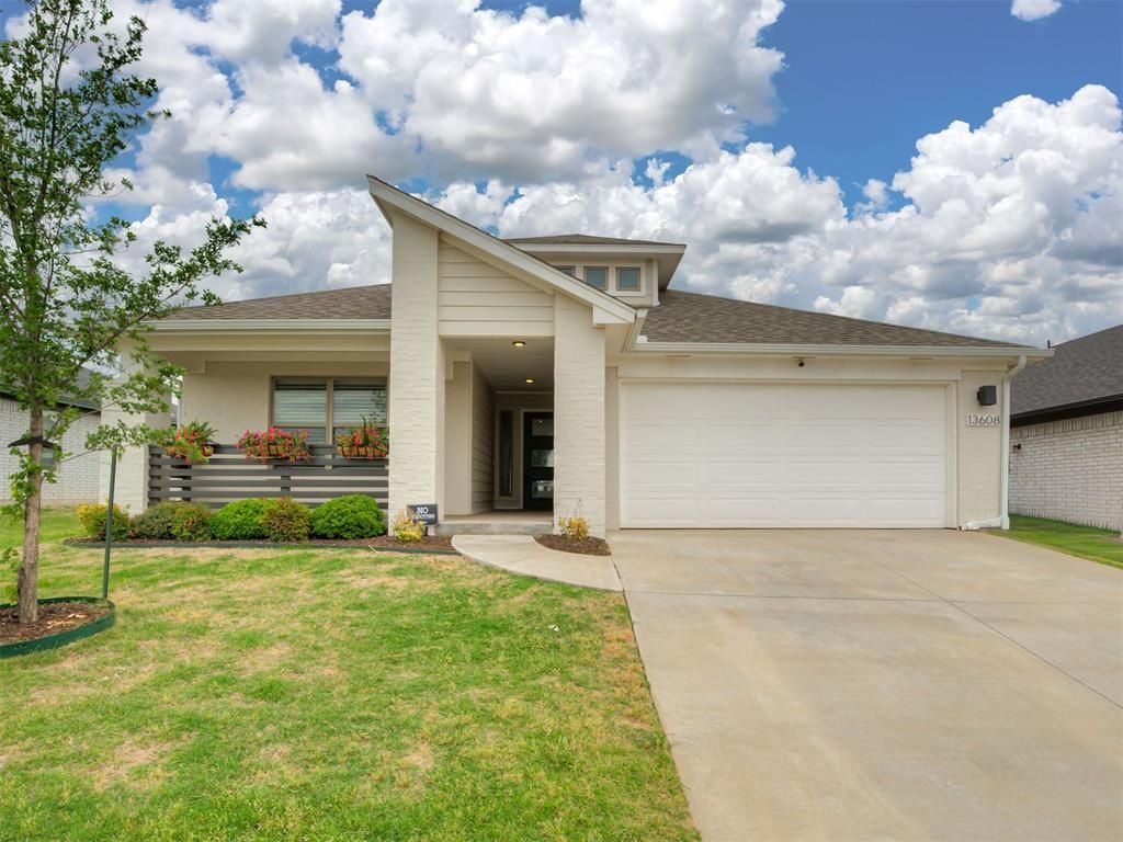 13608 Arrowhead Boulevard, Yukon, OK 73099 Main Photo