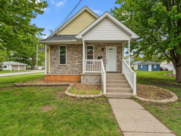 718 N Grant Street , Crown Point, IN 46307