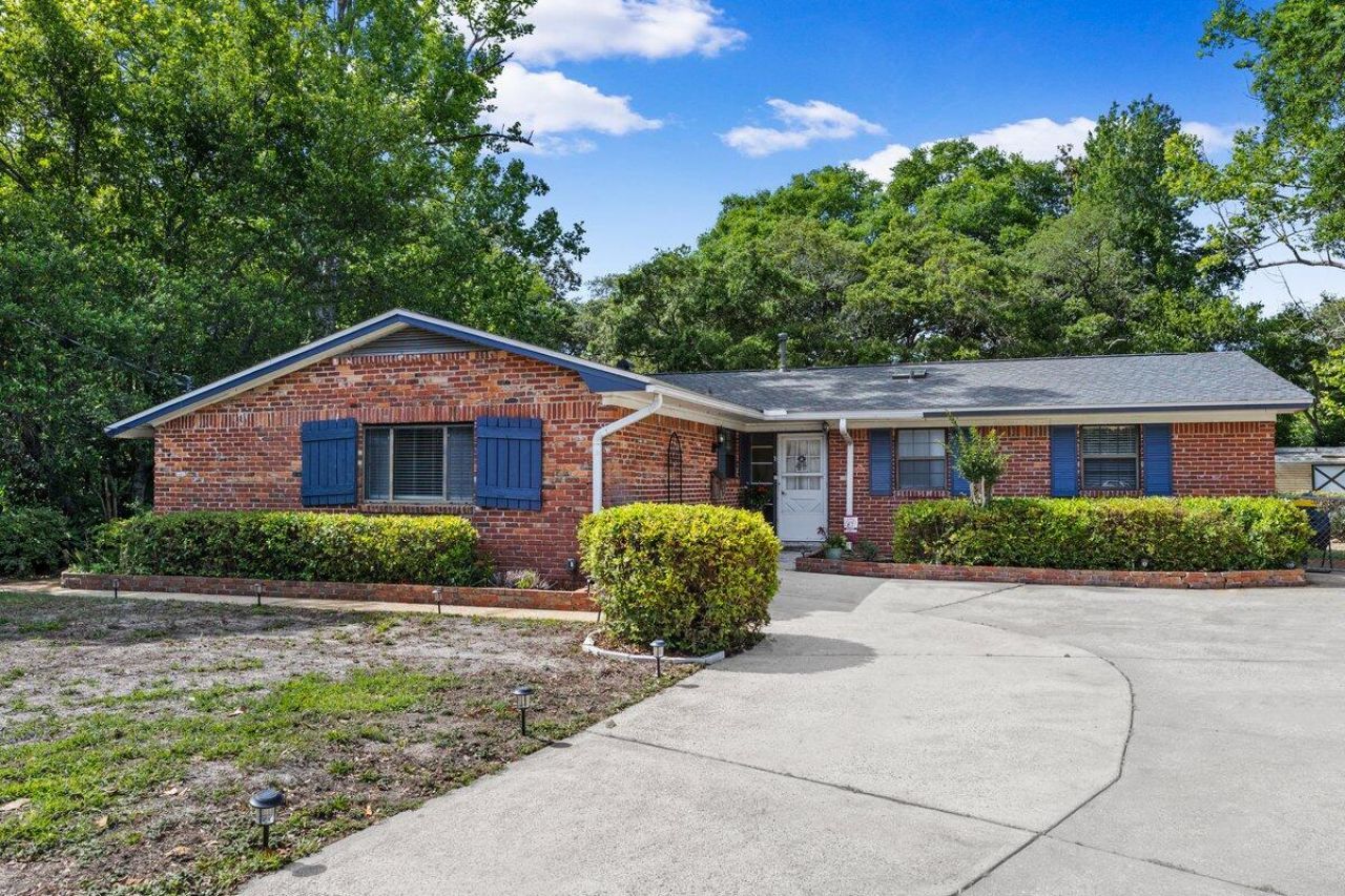 8 NE Fulmar Court, Fort Walton Beach, FL 32548 Main Photo