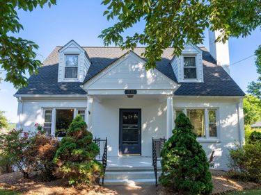 1036 LOCUST AVE, Charlottesville, VA 22901