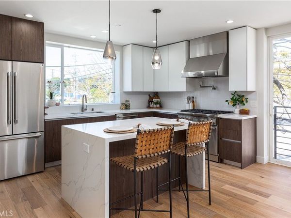 2822 Rowena, Silver Lake, CA 90039