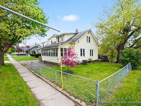 107 S Main Street, Rockford, MI 49341
