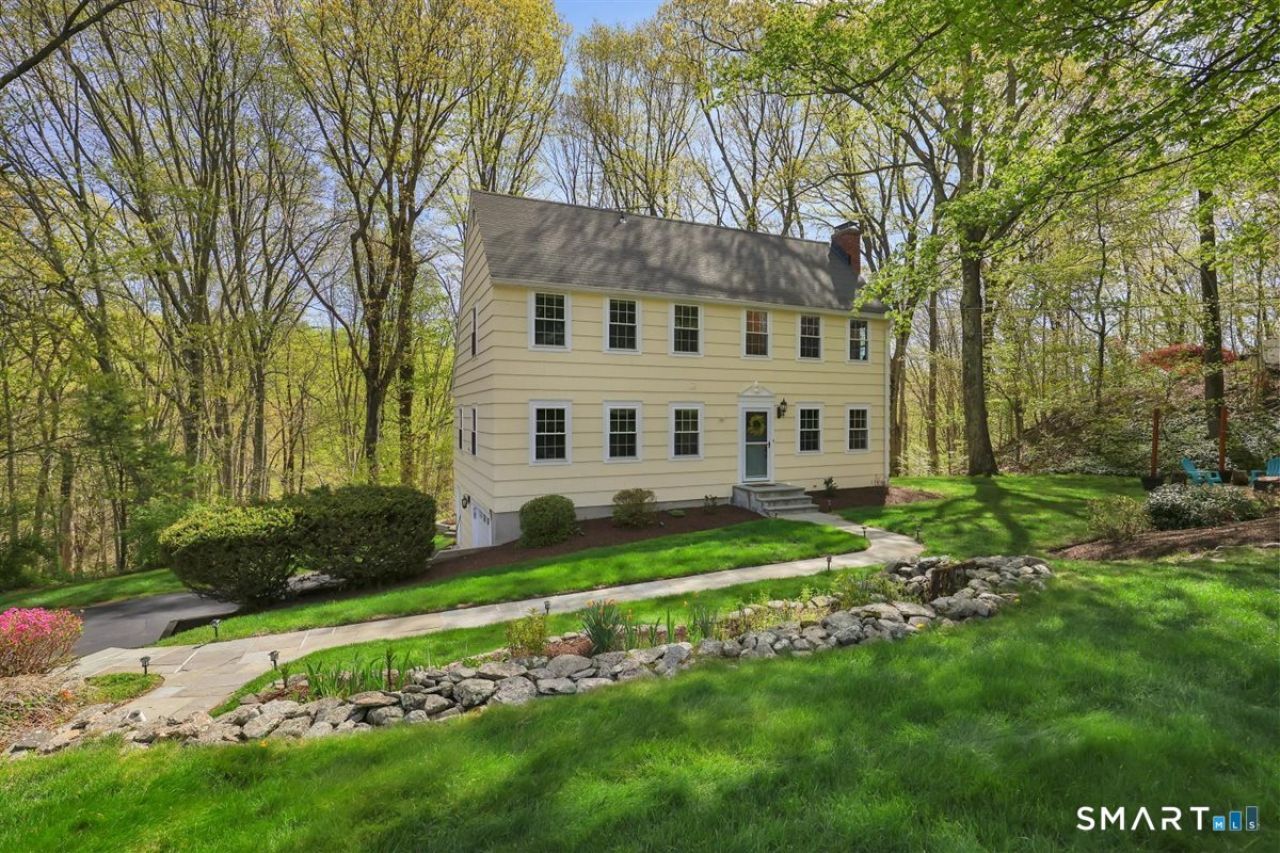 9 Academy, Trumbull, CT 06611 Main Photo