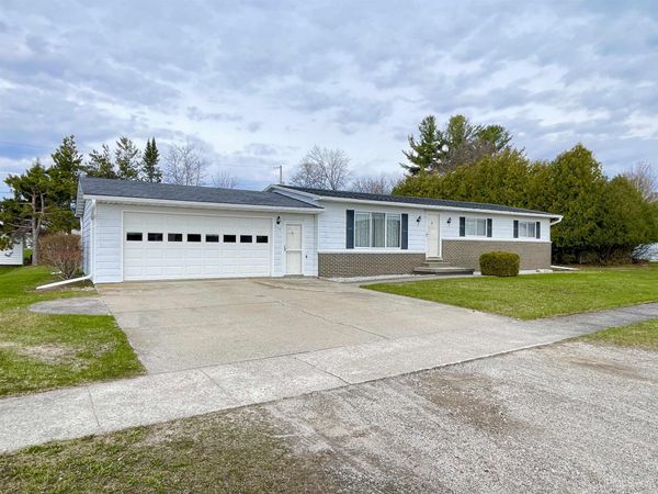 219 New Delta Avenue, Manistique, MI 49854
