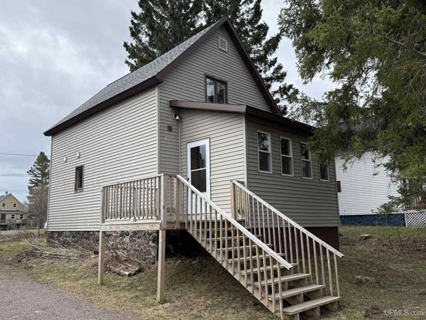47604 1st Street, Portage Twp, MI 49931