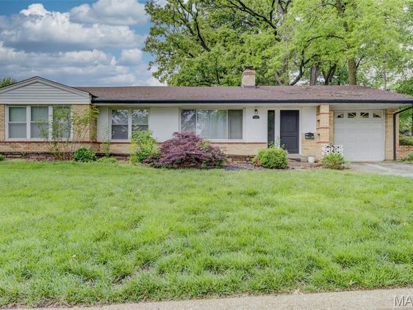1101 E Parkedge Lane, University City, MO 63130