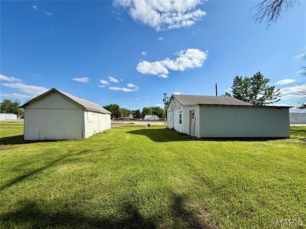 409 Cleveland Street , Shelbina, MO 63468