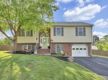 439 Howard DR , Salem, VA 24153