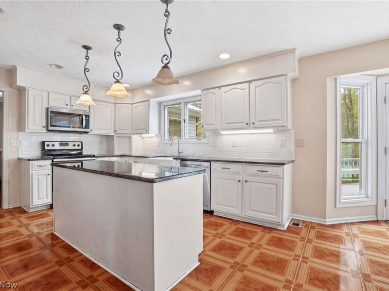 13125 Pearl Road, Chardon, OH 44024 Photo 4