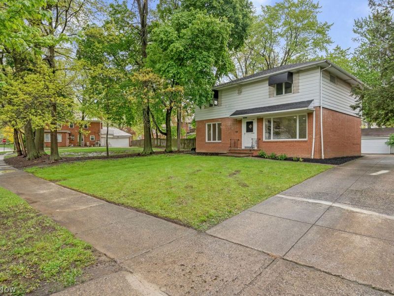 2375 Glendon Road , University Heights, OH 44118 Photo 3