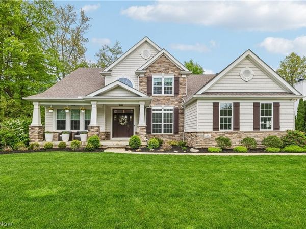 513 Legends Row , Avon Lake, OH 44012