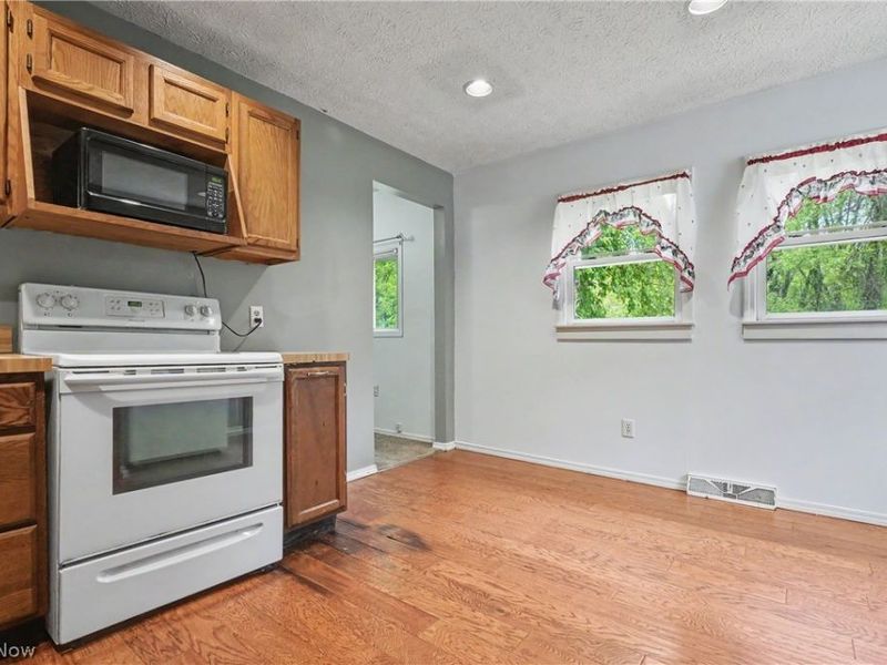 955 Howe Road , Kent, OH 44240 Photo 11