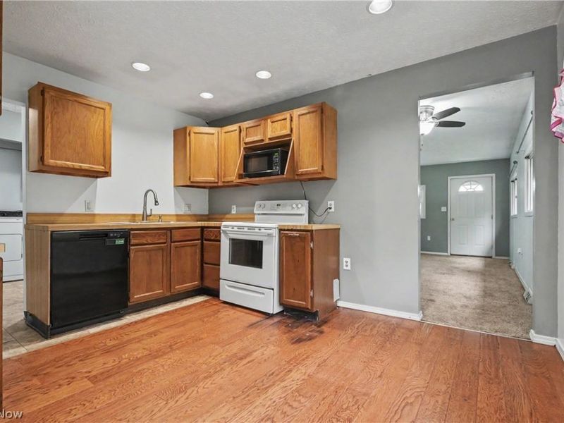 955 Howe Road , Kent, OH 44240 Photo 12