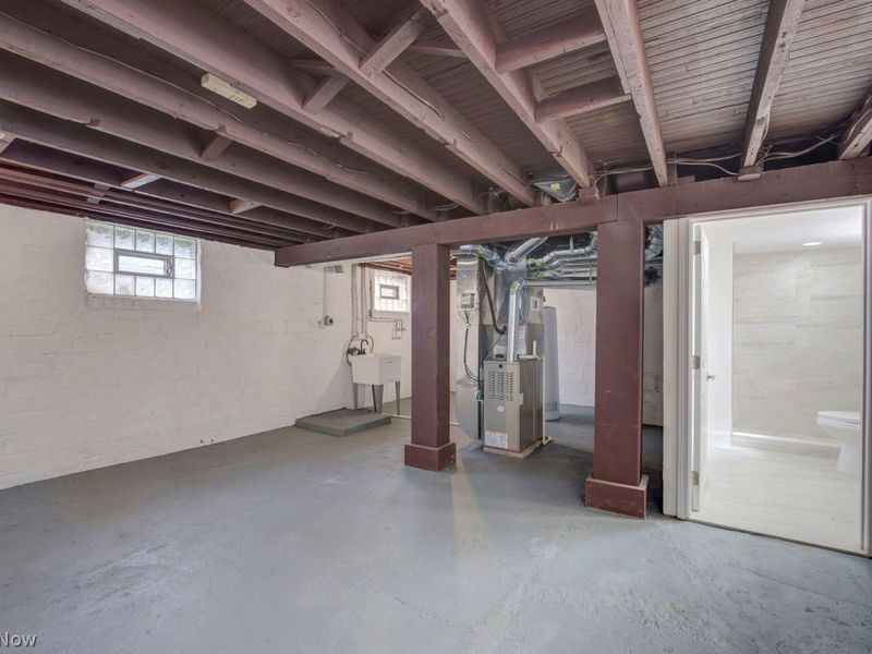 Cleveland, OH 44111 Photo 29