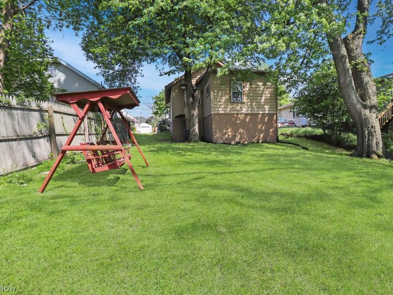 1368 Vane Avenue , Akron, OH 44310 Photo 2