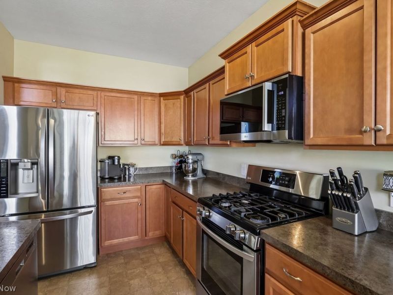 6804 Highland View Drive , Parma, OH 44134 Photo 10
