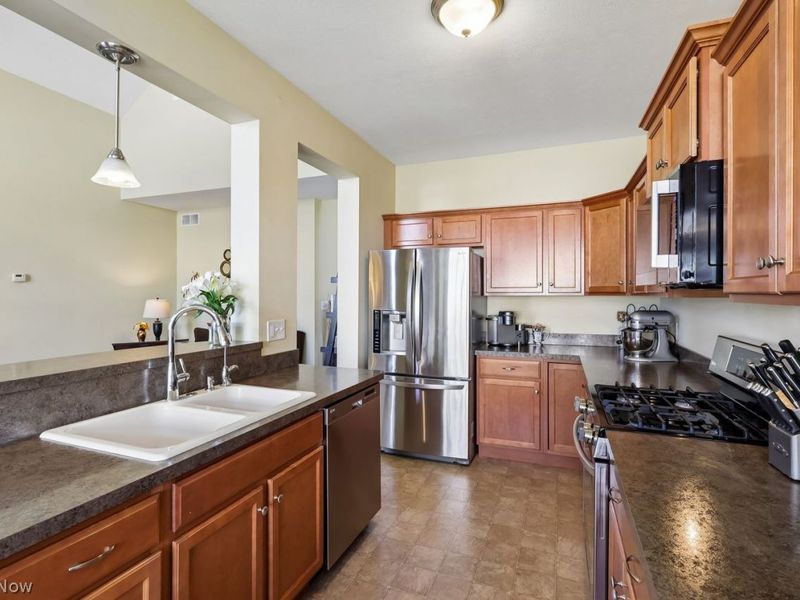6804 Highland View Drive , Parma, OH 44134 Photo 8
