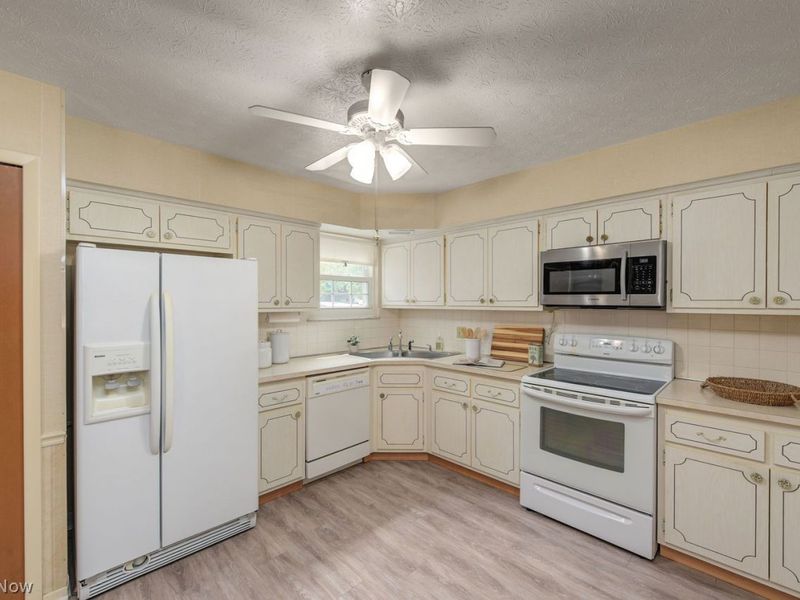 2847 Pease Drive , Unit D401, Rocky River, OH 44116 Photo 15