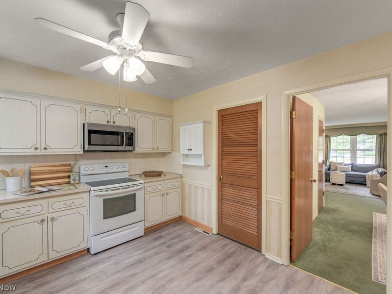 2847 Pease Drive , Unit D401, Rocky River, OH 44116 Photo 16