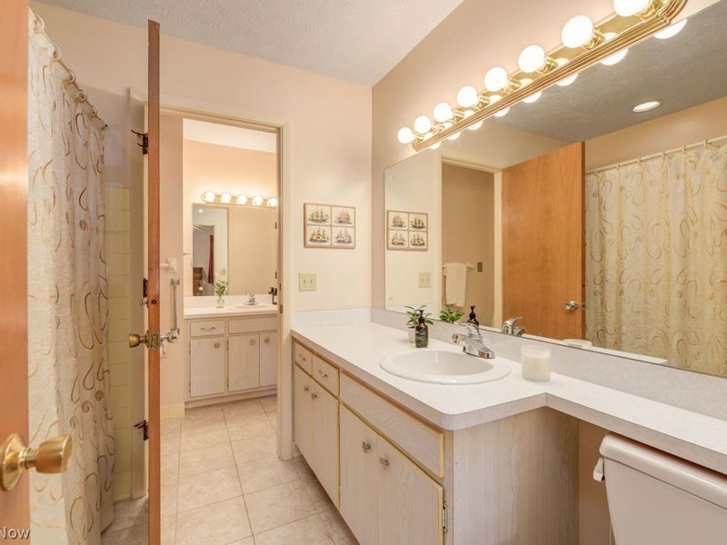 2847 Pease Drive , Unit D401, Rocky River, OH 44116 Photo 20