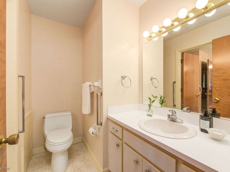 2847 Pease Drive , Unit D401, Rocky River, OH 44116 Photo 24