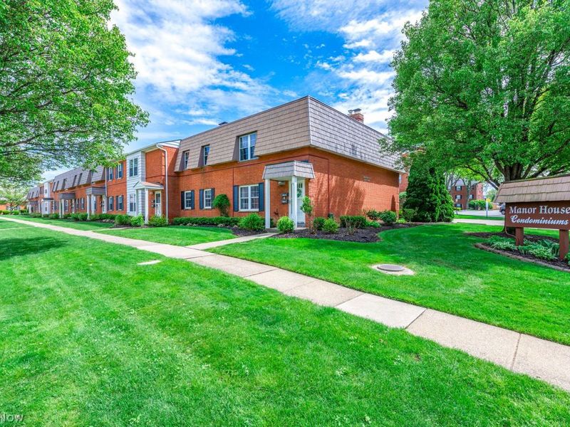 2847 Pease Drive , Unit D401, Rocky River, OH 44116 Photo 3