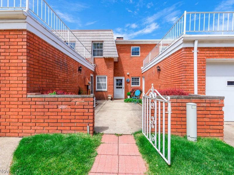 2847 Pease Drive , Unit D401, Rocky River, OH 44116 Photo 4