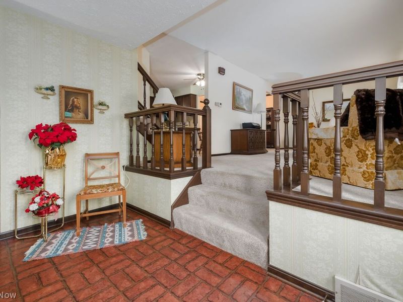 7951 Lake O Springs Avenue NW, Canton, OH 44720 Photo 4