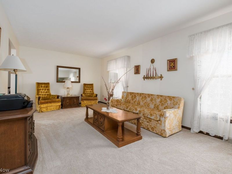 7951 Lake O Springs Avenue NW, Canton, OH 44720 Photo 6