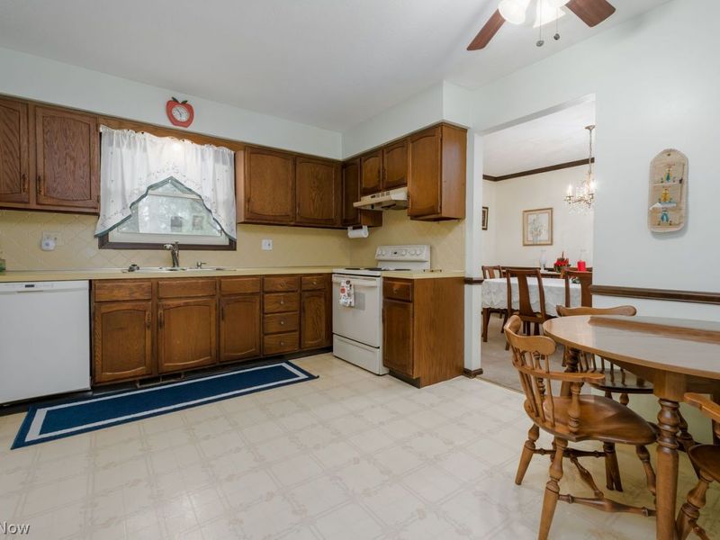 7951 Lake O Springs Avenue NW, Canton, OH 44720 Photo 8