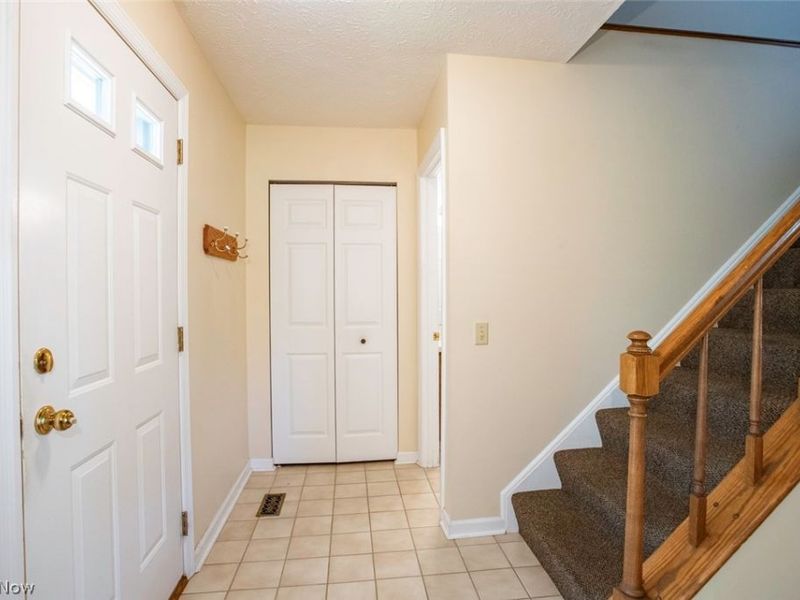 19729 Porters Lane , Strongsville, OH 44149 Photo 10