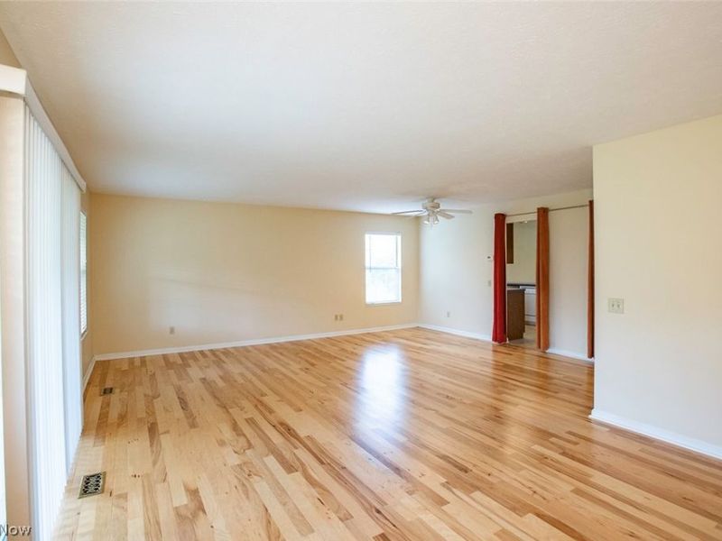 19729 Porters Lane , Strongsville, OH 44149 Photo 13