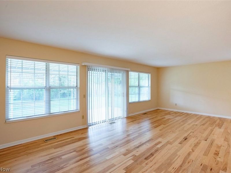 19729 Porters Lane , Strongsville, OH 44149 Photo 14