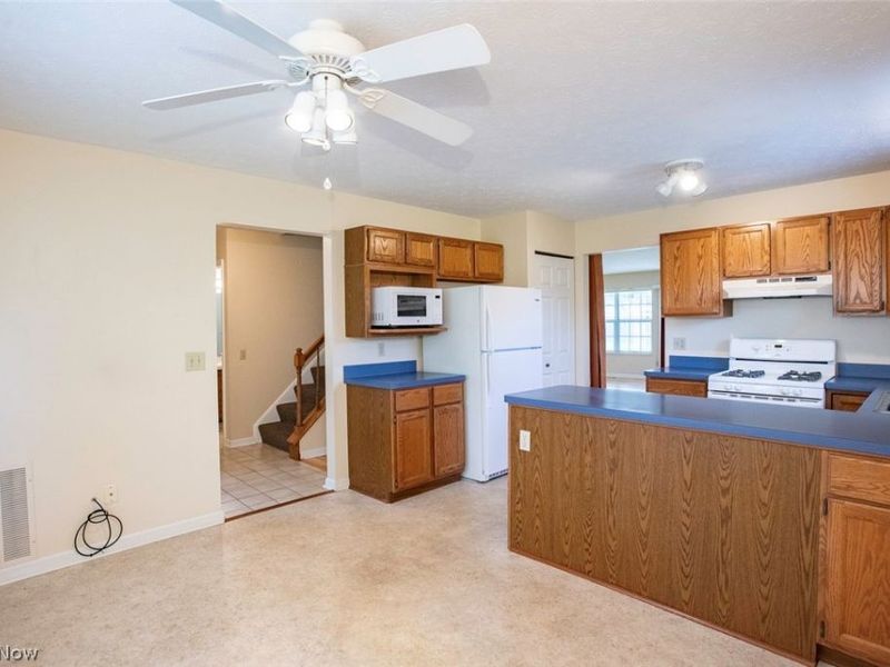 19729 Porters Lane , Strongsville, OH 44149 Photo 2