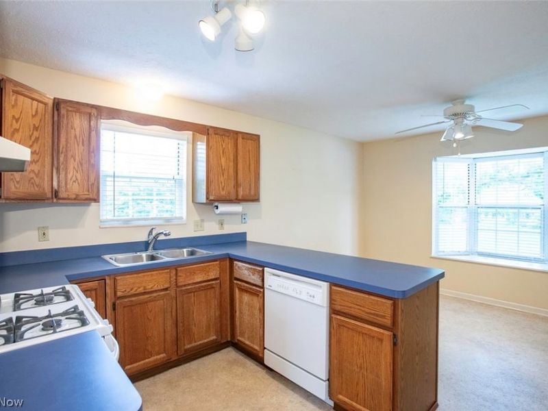 19729 Porters Lane , Strongsville, OH 44149 Photo 3