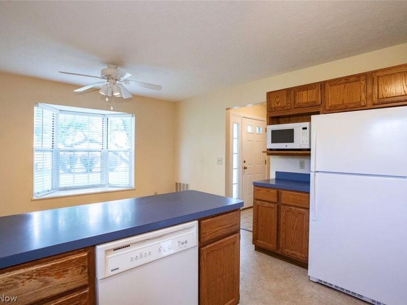 19729 Porters Lane , Strongsville, OH 44149 Photo 4