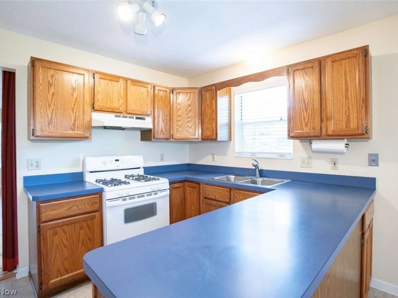 19729 Porters Lane , Strongsville, OH 44149 Photo 5