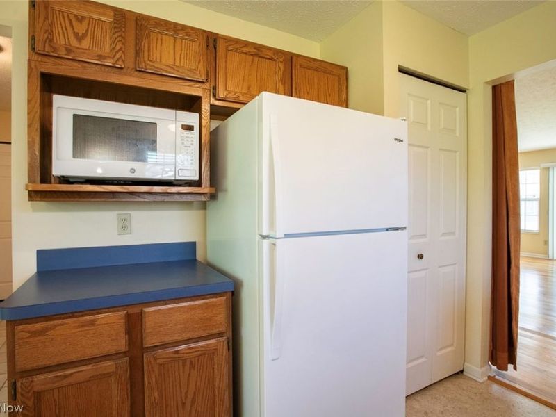19729 Porters Lane , Strongsville, OH 44149 Photo 6