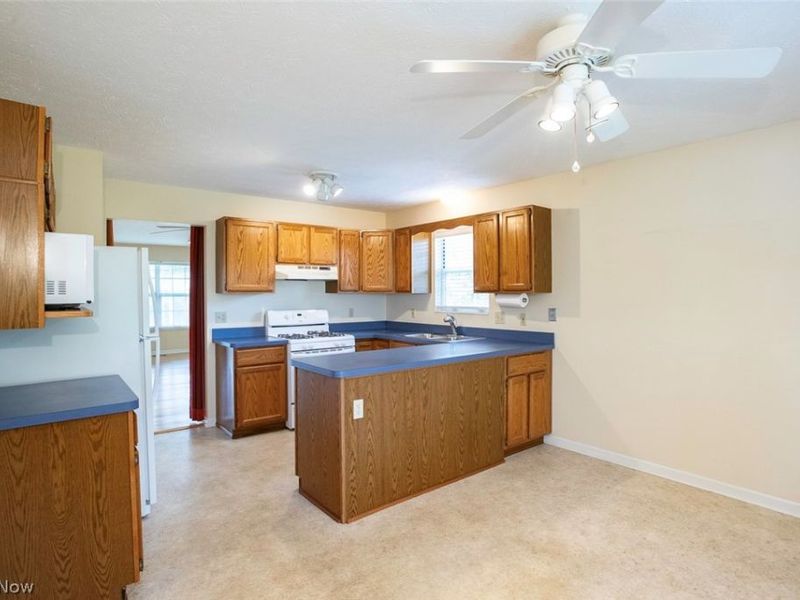 19729 Porters Lane , Strongsville, OH 44149 Photo 7
