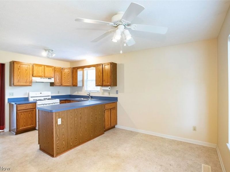 19729 Porters Lane , Strongsville, OH 44149 Photo 8