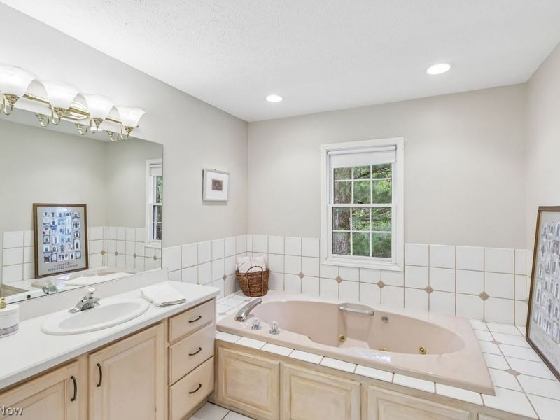 21376 Sydenham Road , Shaker Heights, OH 44122 Photo 24