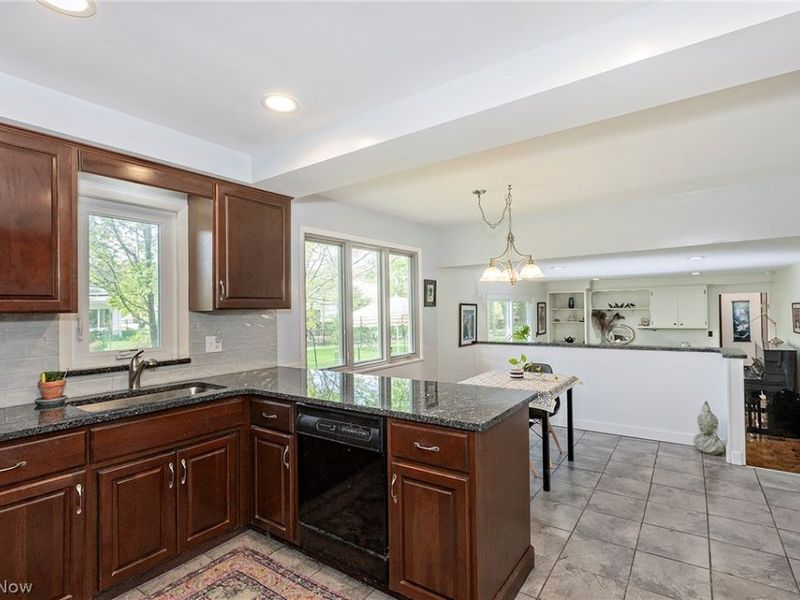 5530 Harleston Drive , Lyndhurst, OH 44124 Photo 15