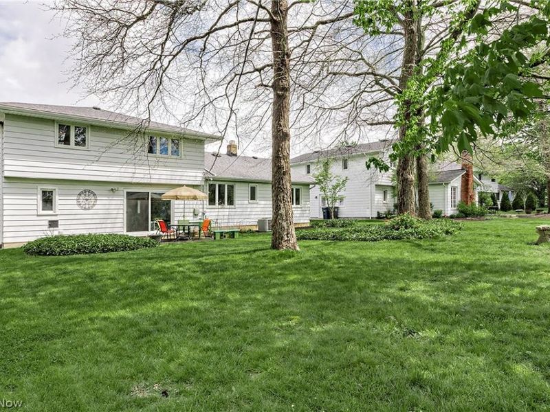 5530 Harleston Drive , Lyndhurst, OH 44124 Photo 2