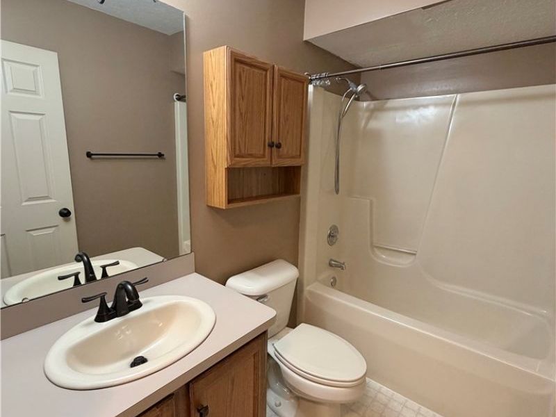 15450 Roxboro Dr Drive , Middleburg Heights, OH 44130 Photo 11