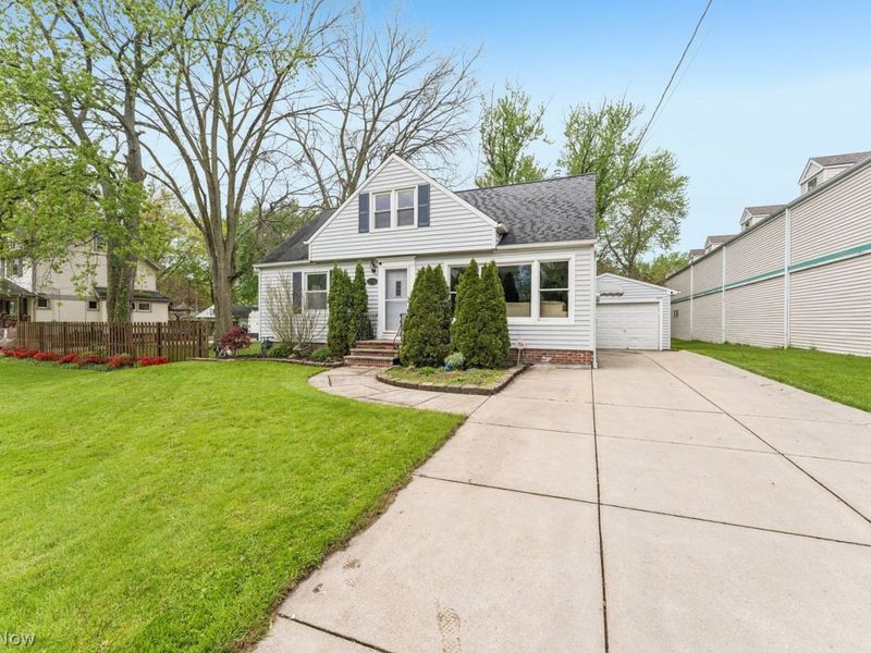 1516 Biltmore Road, Lyndhurst, OH 44124 Photo 1