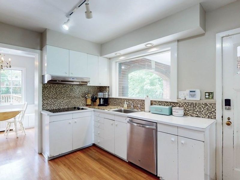 2894 Winthrop Road , Shaker Heights, OH 44120 Photo 18