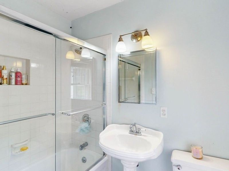 2894 Winthrop Road , Shaker Heights, OH 44120 Photo 32