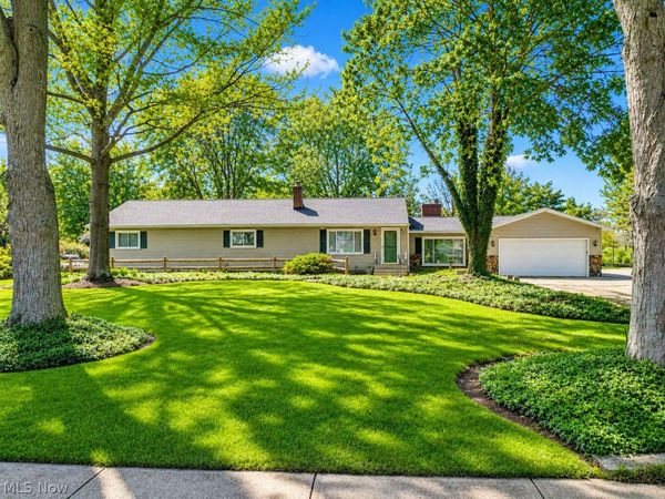 4498 Jaycox Road , Avon, OH 44011